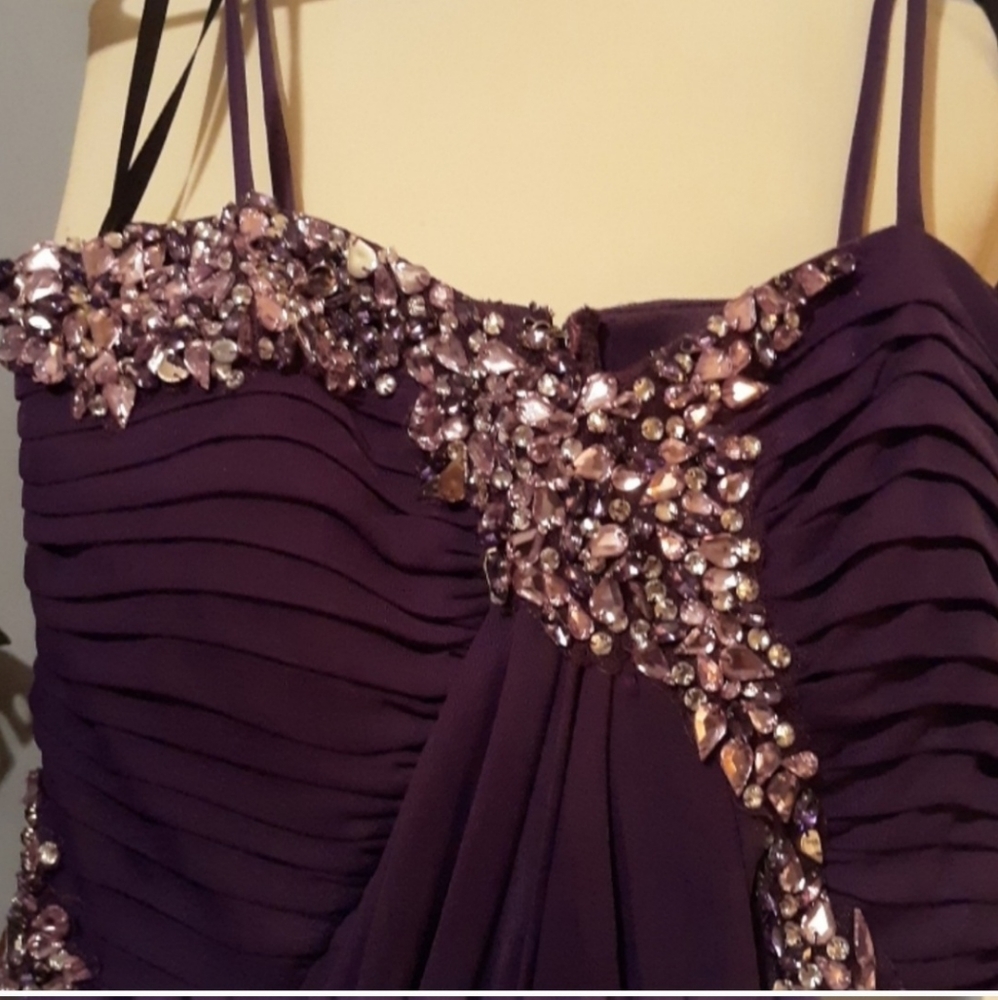 Deb gown - Picture 2 of 5